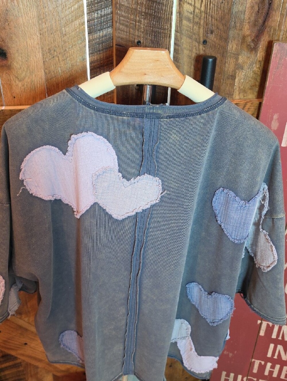 157p Oli & Hali Gray Short-Sleeve Tee with Pink & Lavender Heart Patches - Picture 7 of 9
